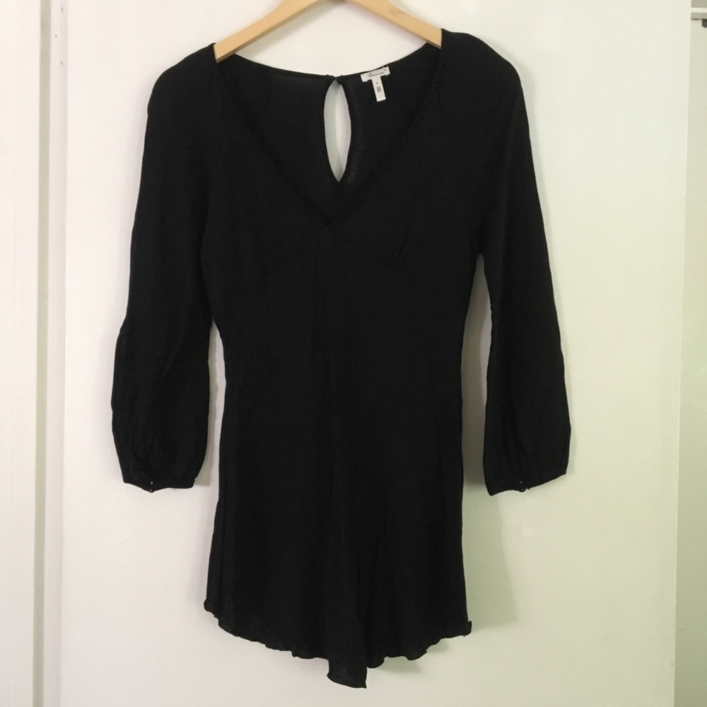 Flounce black keyhole peasant blouse size S